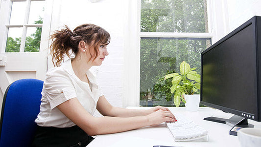 9 à 17 assise ? Le plan “jambes légères & peau plus lisse” pour femmes (très) pressées